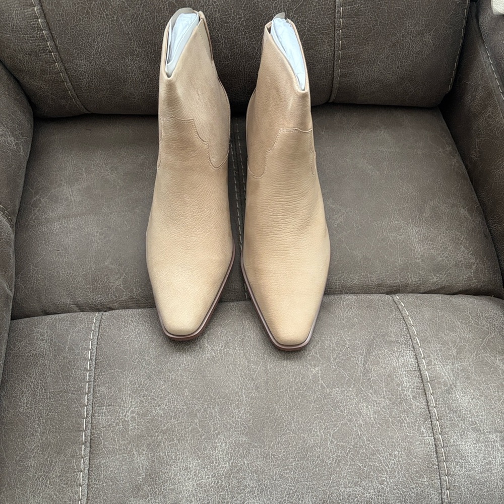 NYDJ CASHMERE TUMBLE GOAT SZ 9 ANKLE BOOTS